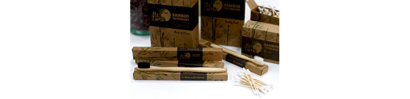 Escovas de dentes e cotonetes de bambu